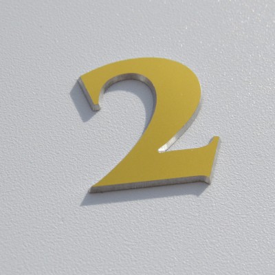 číslo na dveře – zlaté 2